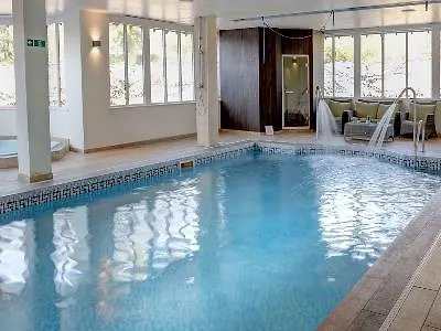Stonecross Manor מלון 4*
