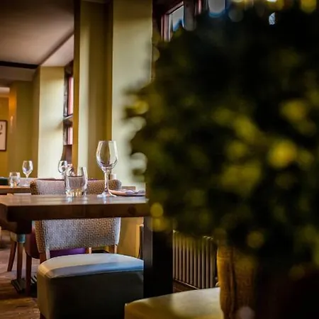 Stonecross Manor Hotel 4*