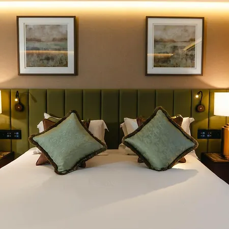 Stonecross Manor Hotel 4*