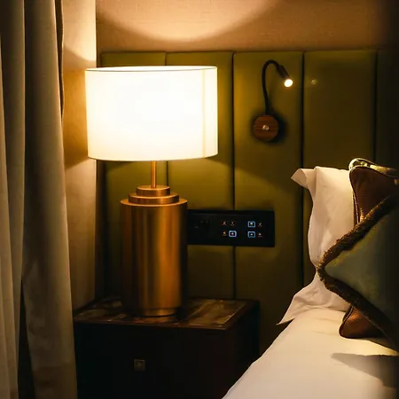 Stonecross Manor 4*