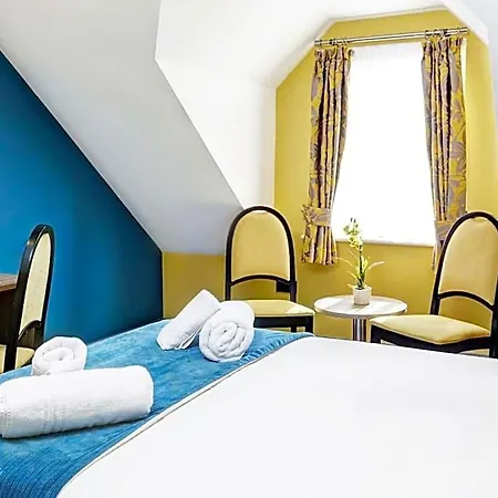 Stonecross Manor Hotel 4*