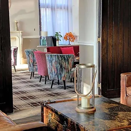 Stonecross Manor Hotel