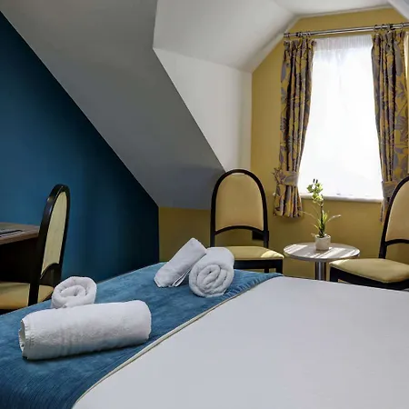 Stonecross Manor Hotel 4*