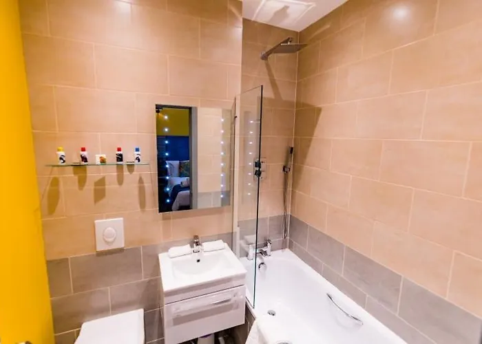 Stonecross Manor Hotel 4*