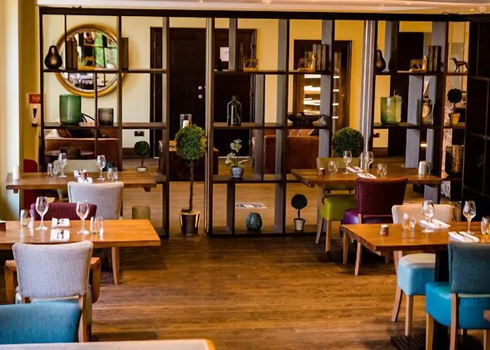 Stonecross Manor Hotel 4*