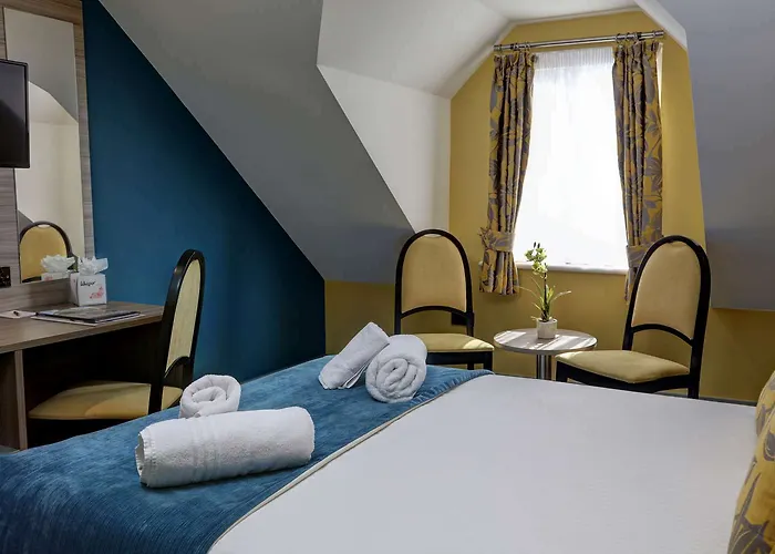 Stonecross Manor Hotel 4*