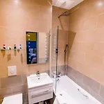 Stonecross Manor מלון 4*