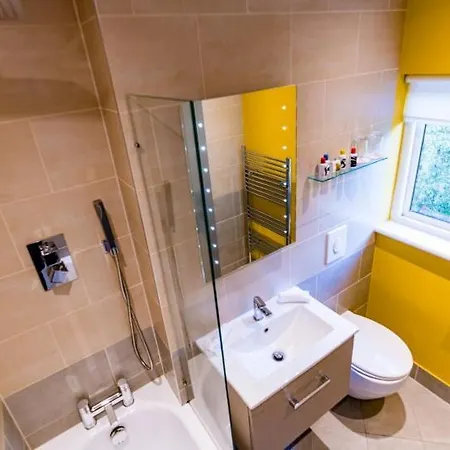 Stonecross Manor 4*