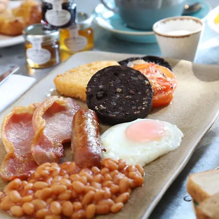 Stonecross Manor Hotel 4*